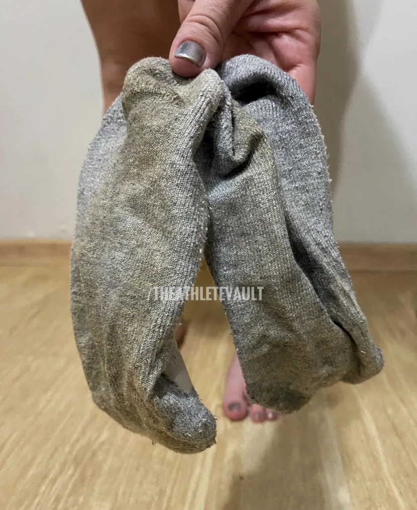 Damp and stinky after running ♨️ [selling] posted by TheAthleteVault