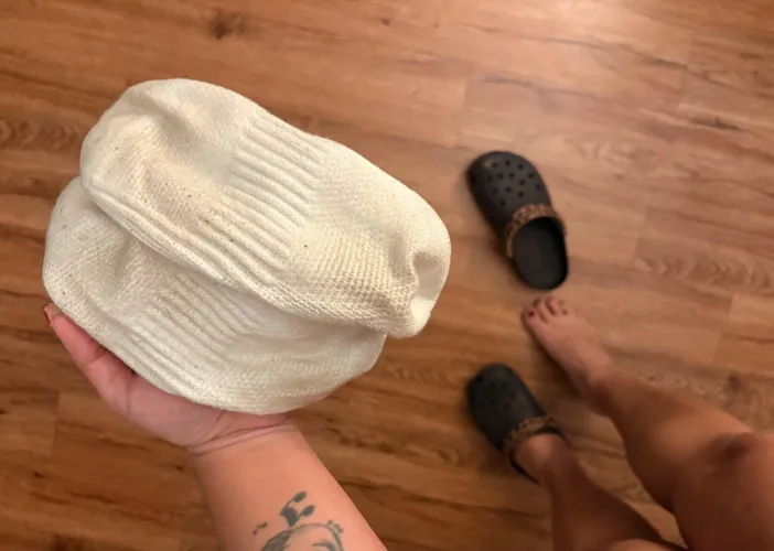 damp & vinegary  [F] by BrattyGirlMel