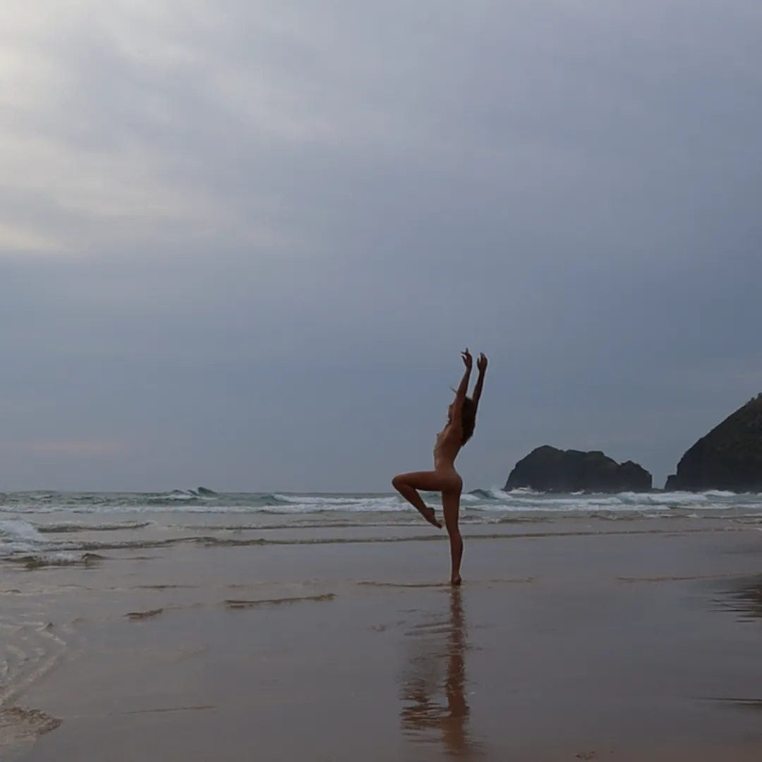 Dancing with the sea (oc) posted by Rileyjademodel