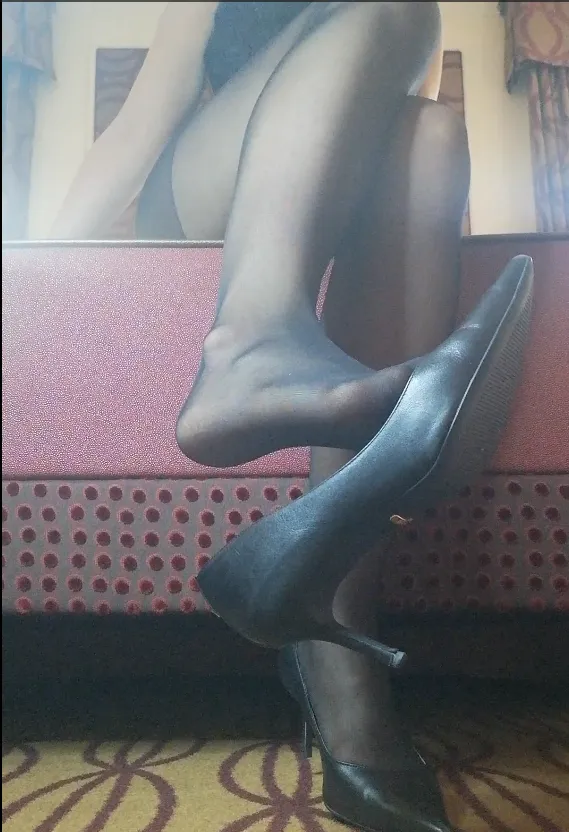 Dangling while waiting dinner posted by Golden_Rose97