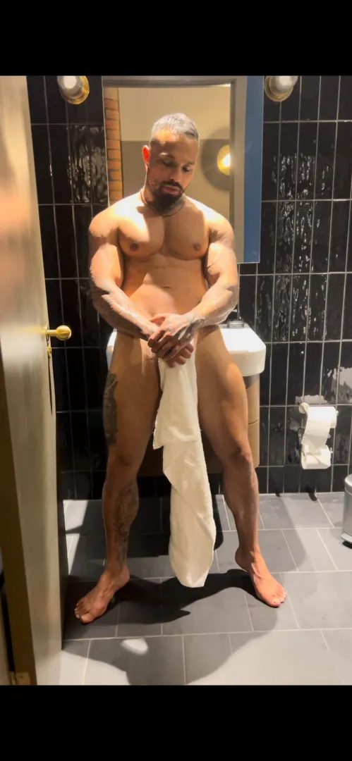 Dare me to drop it? posted by ManLik3Deakz