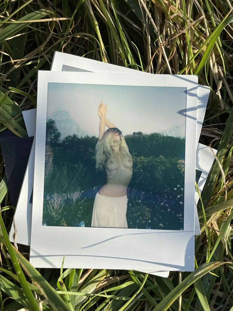 Darina by me [polaroid now camera] posted by elcansky