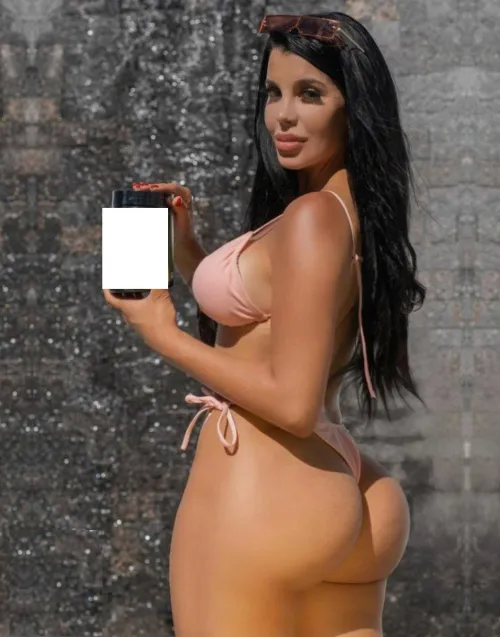 Daughter of a famous retired soccer player by MentatErasmus