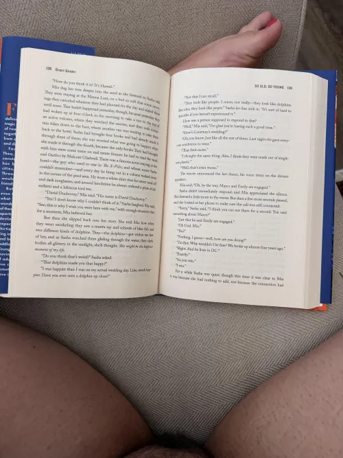 Days that include reading are good days by Shhh-ThisHas2BSecret