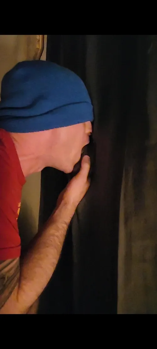 DC. Any Man need a good throat massage? by subcumdump64