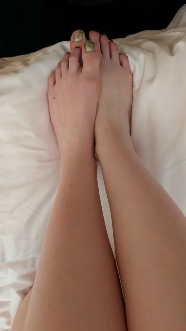 De retour à l'hôtel ! Je change de vernis ?  posted by Abyssciel