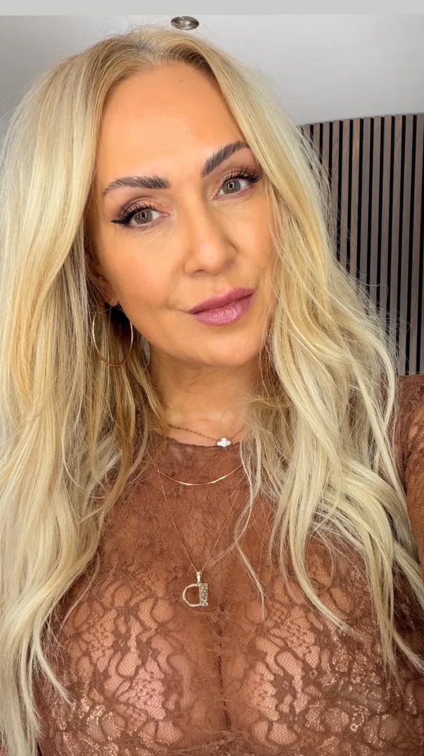 Debbie Zwiers posted by arthuro001