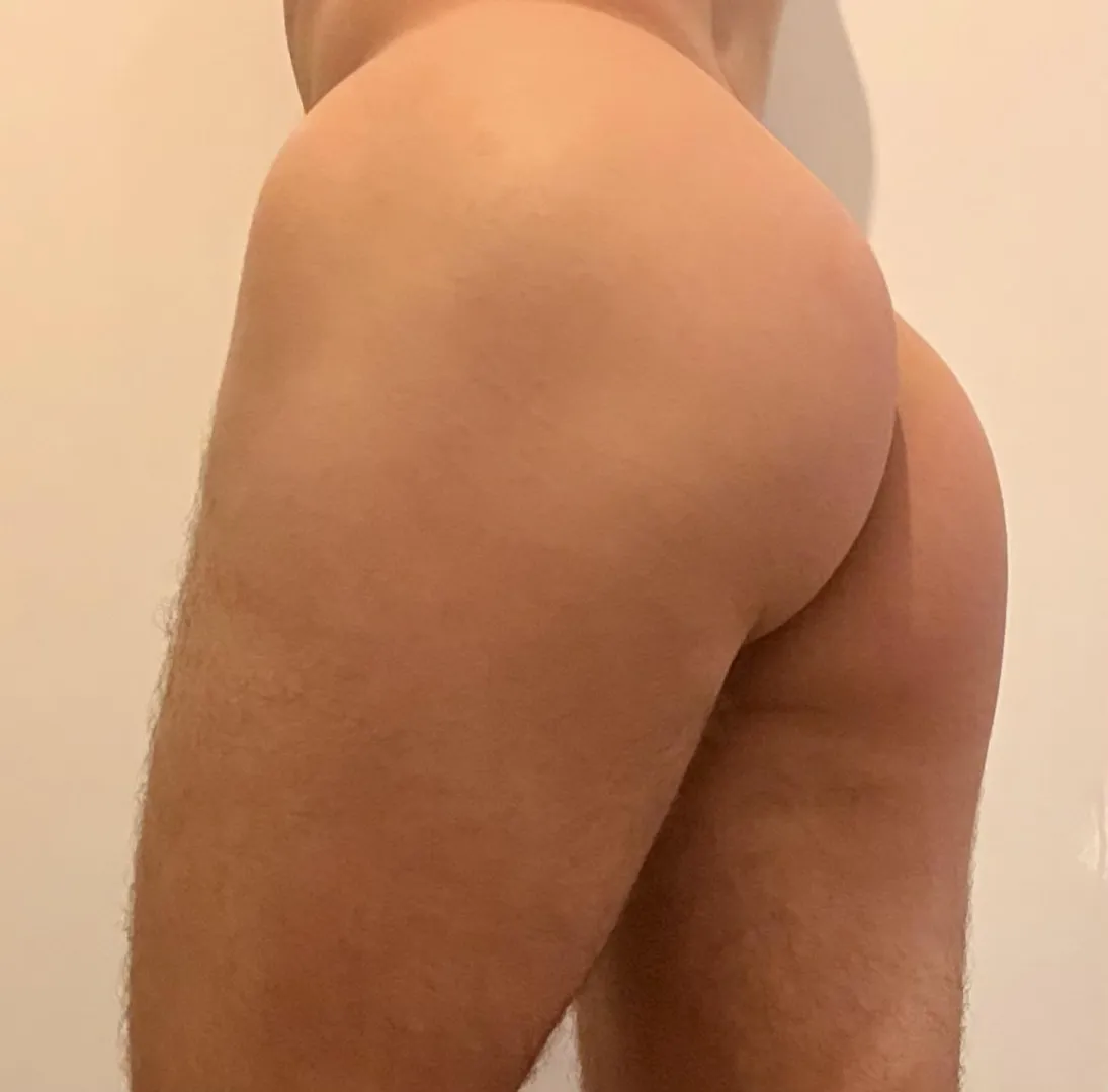 Decided not to wear anything tonight..  posted by xleoafterdark