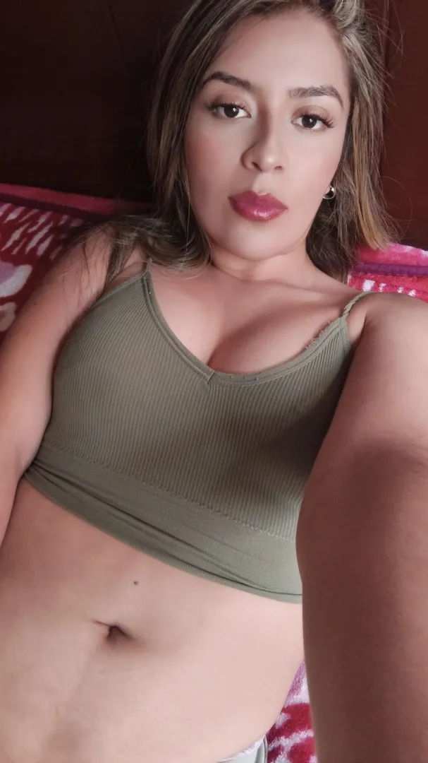 Deep belly button for you to run your tongue over posted by GoddessQuantum