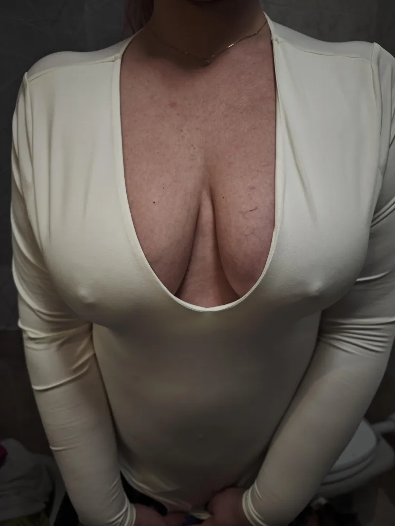 Deep cleavage posted by blonde_f