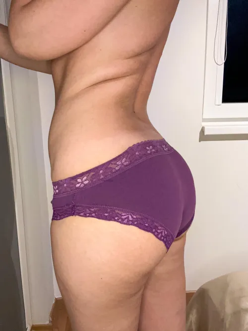 Deep purple color is so mysterious by Crystalsjoy