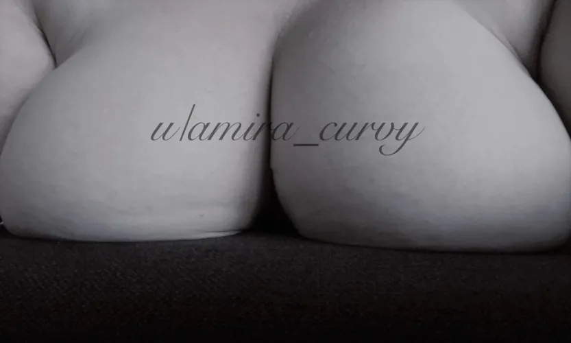 Dein Schwanz fehlt zwischen meinen dicken Titten, findest du nicht auch?DickPics erwünscht by amira_curvy