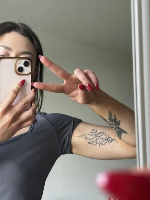 DELETING in (23) hours but whoever upvtes follow and comment I'll send nudes rn,, instantly dms by Fun-Moment-1658