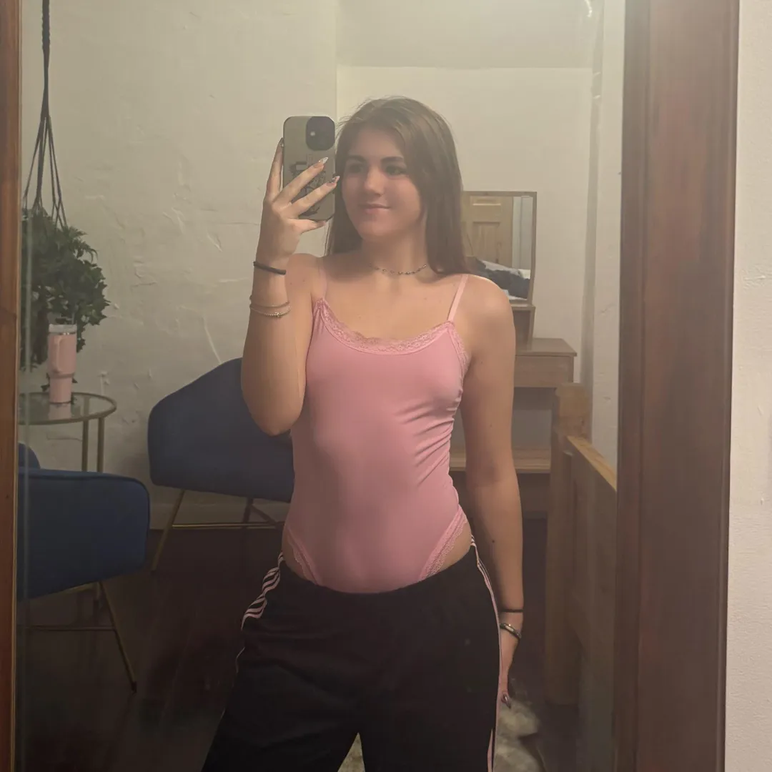 Delilah :3 (@delilah_mae77) [Onlyfans] posted by Delooloo1