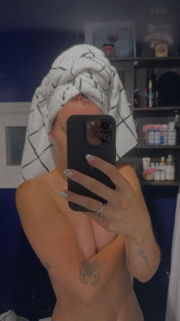 Desperate for someone to make me moan. posted by Majestic_Cherry_883