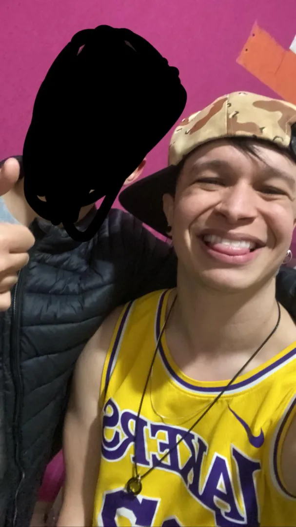 dia que fumei um com o Aruan Felix (mano que cortou a placa de 100k do youtube) posted by PersonalRow5308