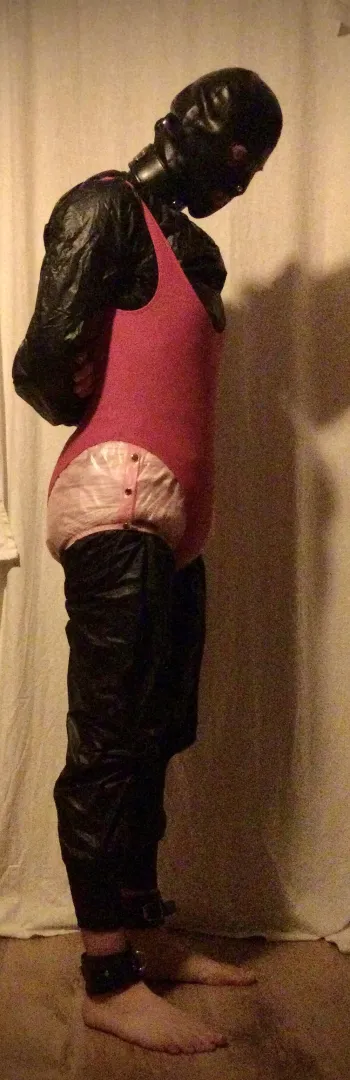 Diapered sissy posted by SCP694