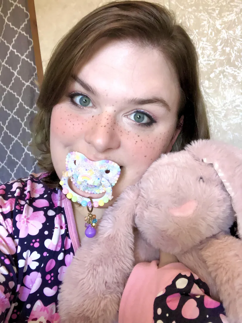 did my makeup n felt cutes ✨ posted by urpuppyprincess