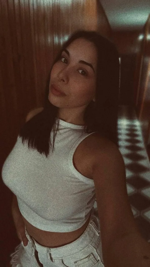 Did your girlfriend send you nudes today or should I? posted by milkygirlonly