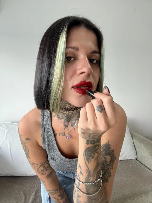 Dime dónde quieres mis besos rojos esta noche by girlytattoo