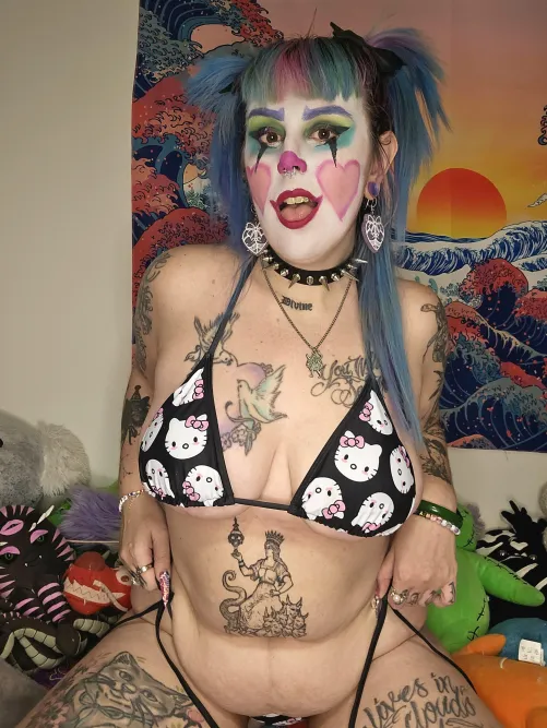 Dirty, inked, and curvy  by pukotheclown