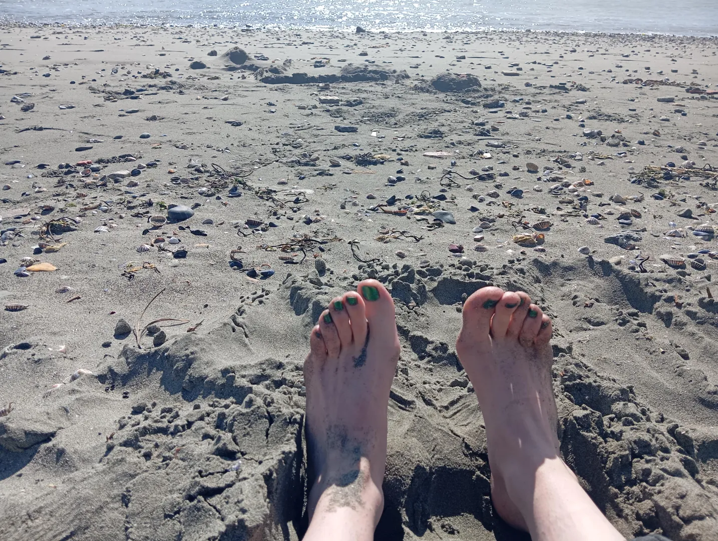 dirty toes ,beach toes❤️‍ posted by Hour-Stable1054