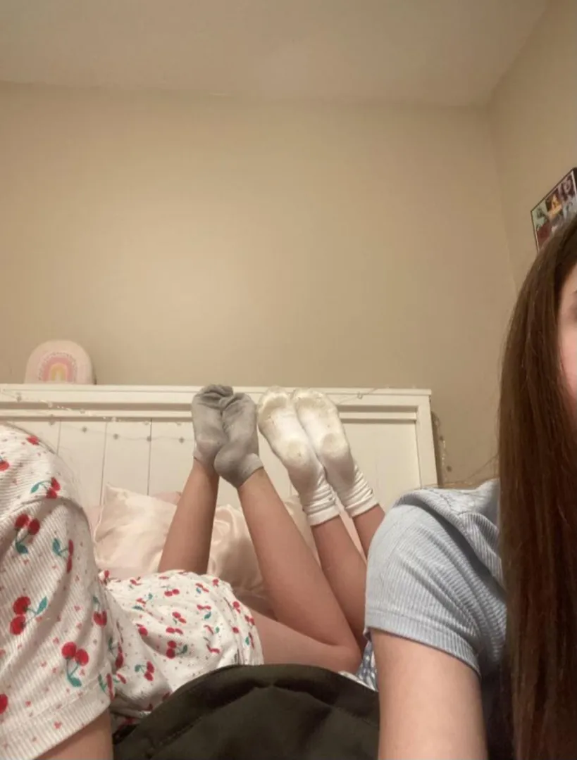 Dm para comprar calcetines usados posted by Popular-Bison-6463