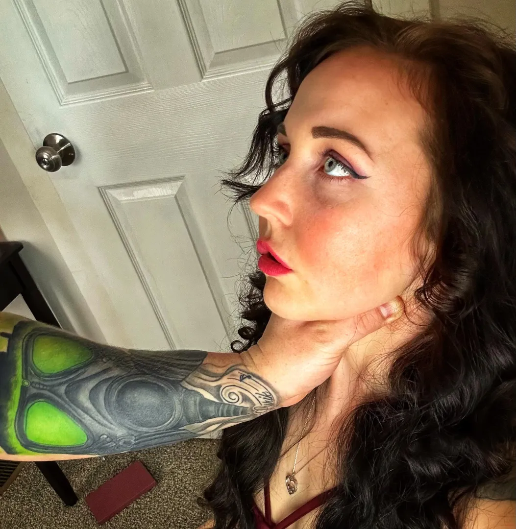 Dm usss. Intrested in sharing her throat F28 M31 posted by LyrikBrown