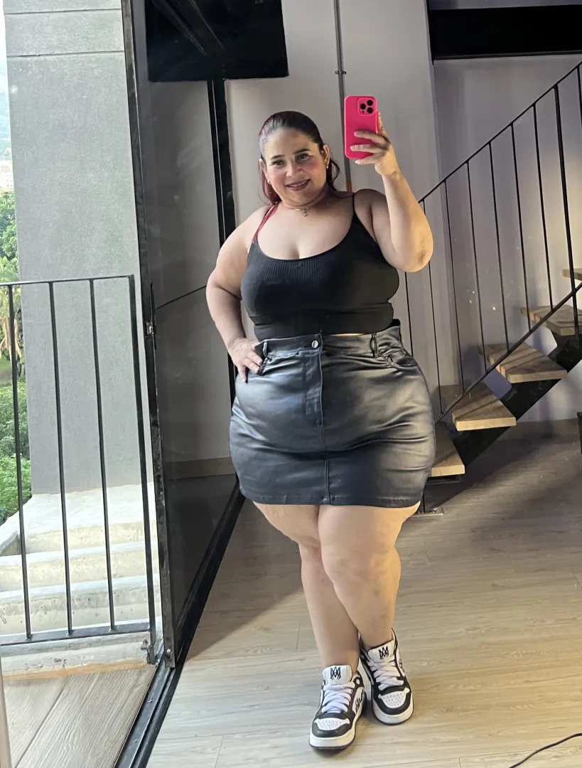 Do full-body shots turn you on more? posted by lolapop_bbw_pear