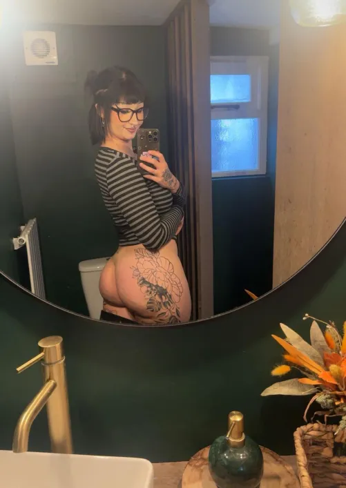 do guys still like eating ass by gothiccthorn