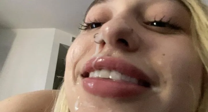 Do I look beautiful? posted by Savbbyxoxo