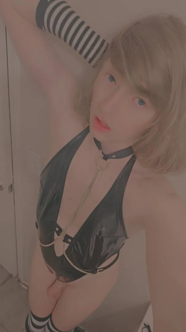 Do I look good in this? :3 posted by moxthevox