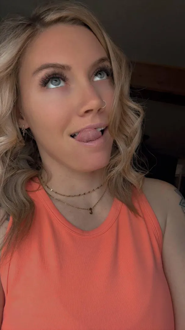 Do I look like someone you would fuck or nah? posted by SweetEchloXO