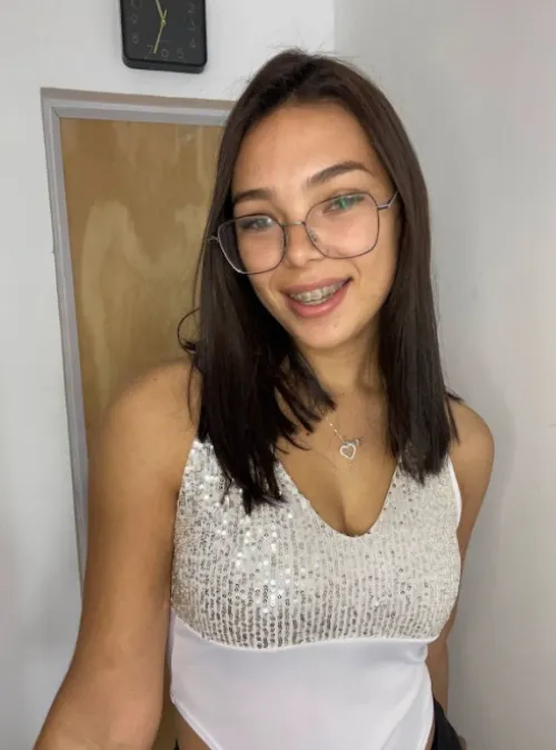 do i look like someone you’d notice? by Infinite_Airline7996