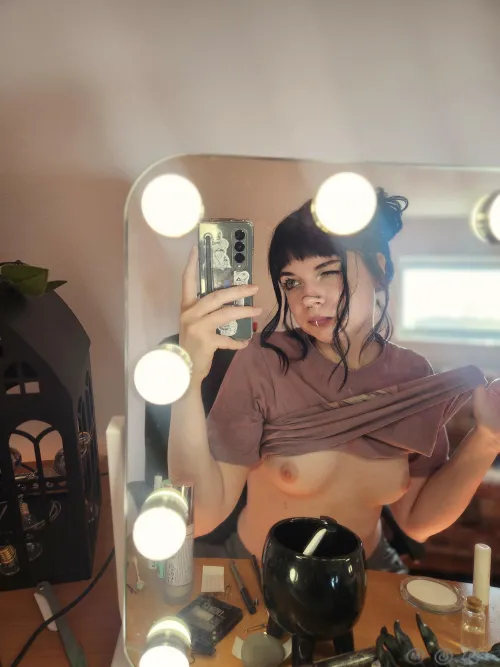 Do I look like trouble yet by Miniature_Girlfriend