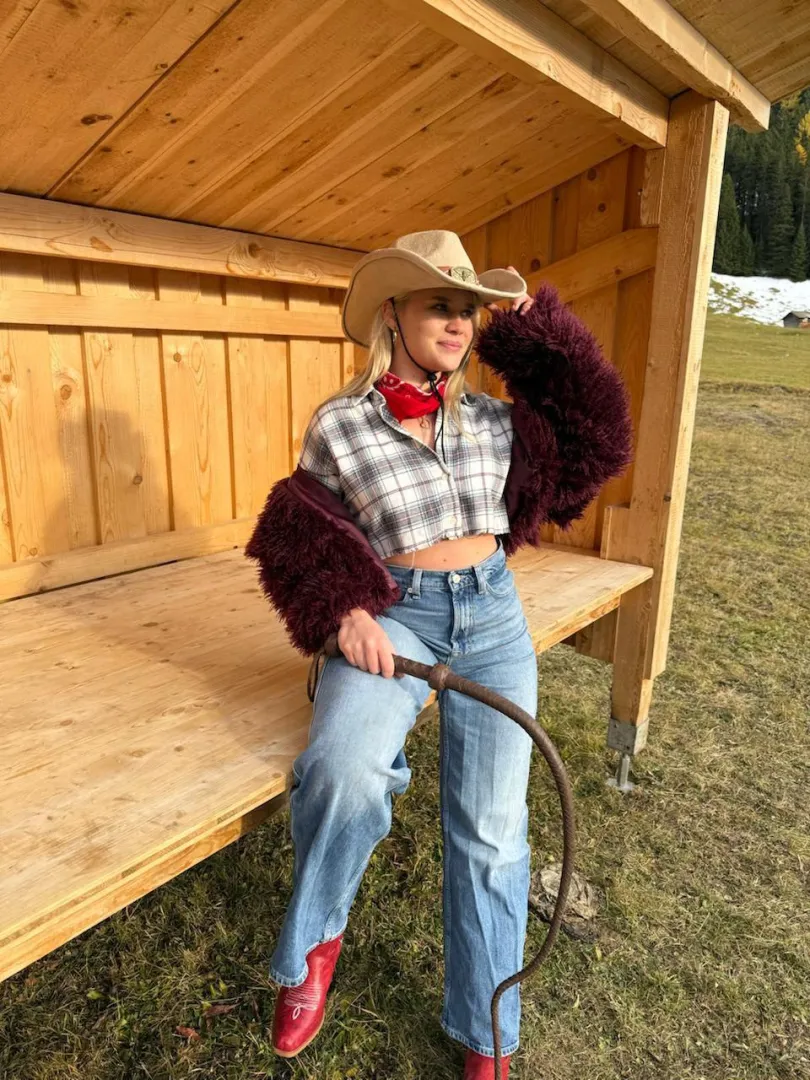 do men still eat out their country girl before railing them?? posted by RafflesiaRhythm