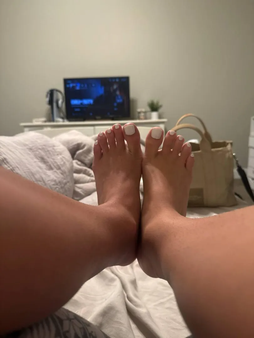 do my feet belong here? posted by that-girlbree
