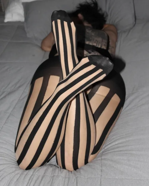 Do nylons make ur mouth water by seoul_seductress