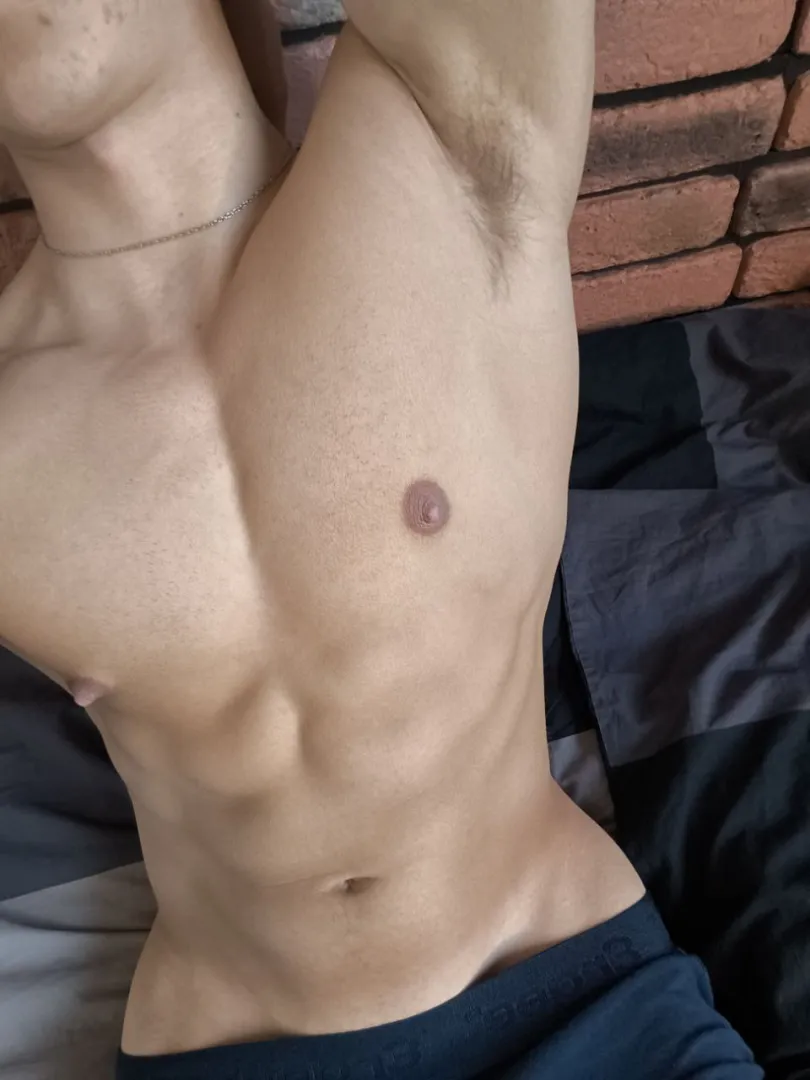 Do older guys like sniffing sweaty gym bro pits? posted by ReplyExcellent4775