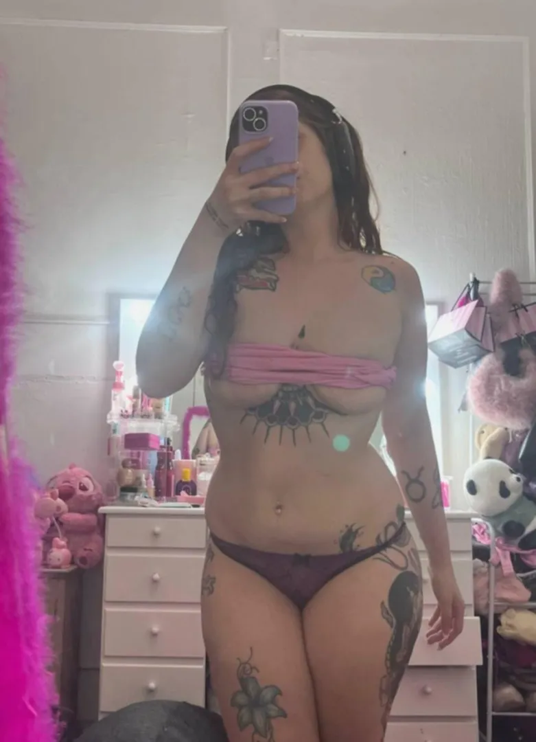 Do u find my tatted body hot or gross posted by Squeezethatass