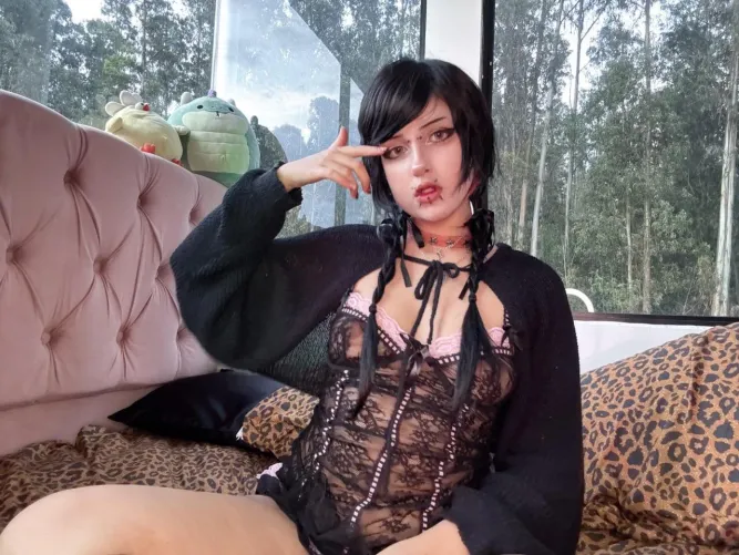 do u like my back view? by gothshadoww