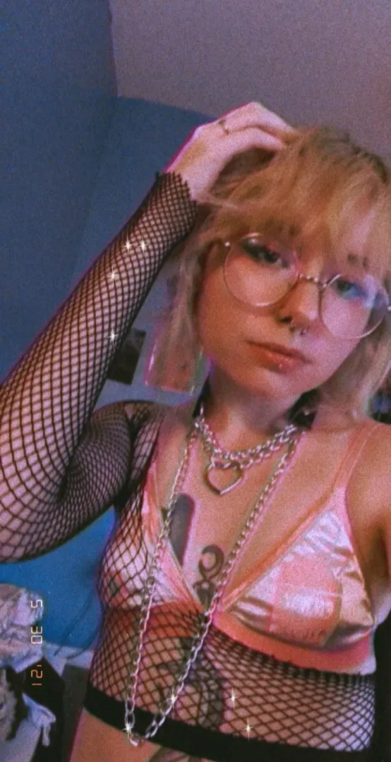 Do we fuck with short hair? posted by Lil_Peachy_Fox