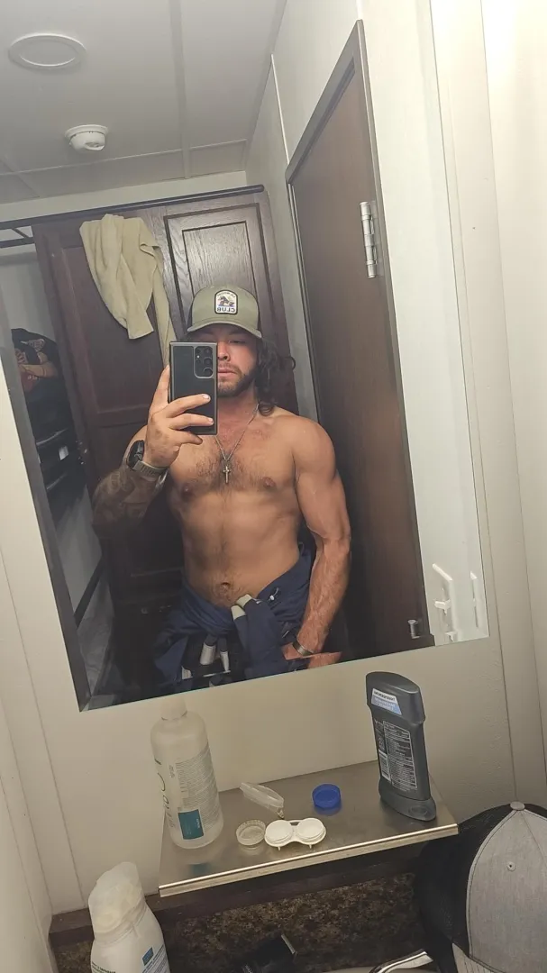 do we like blue collar boys? posted by BiggerBensonn