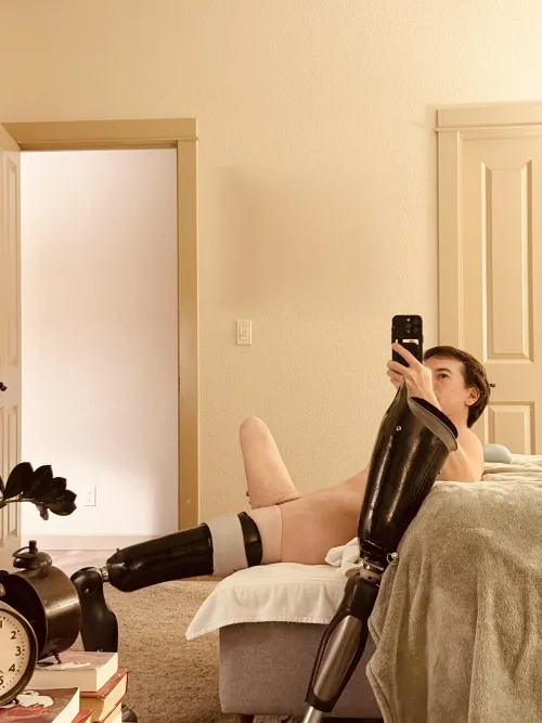 Do we like this leg?  by robotwunk