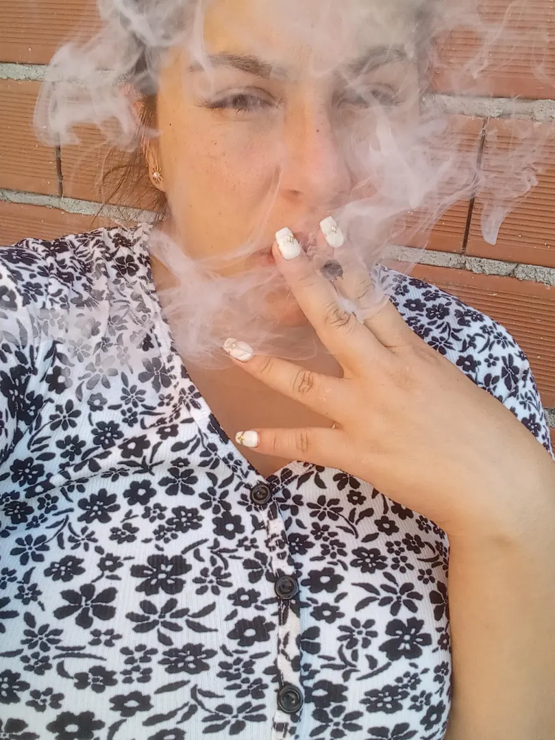 Do we smoke? posted by Euge_97