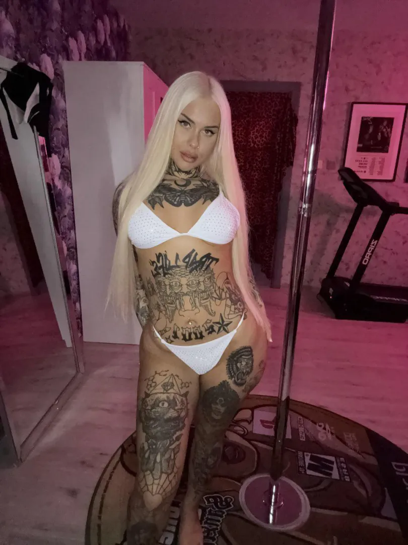 do you crave my dominance or fantasy? posted by Glowgirliie