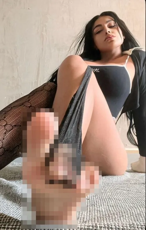 Do you deserve more than Minecraft Feet? I doubt it weirdo by mwcinauno