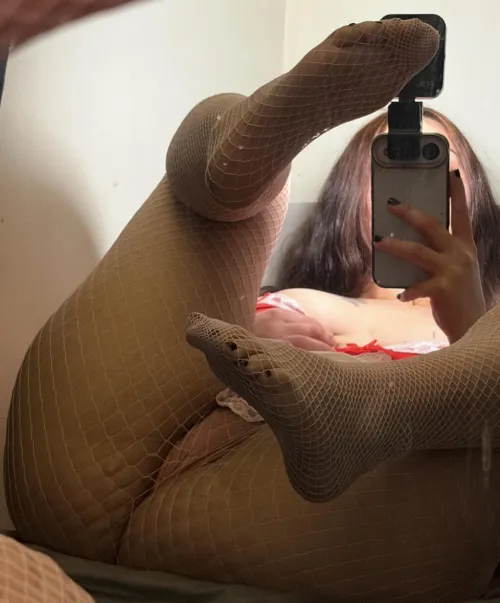 do you eat the toes to? by Weekly_Pilot_9640