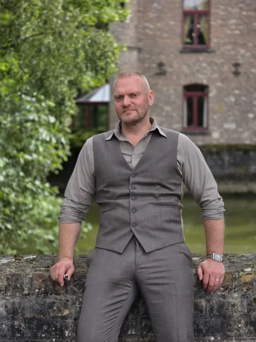 Do you fancy a man in suit? by MaxCarnal_Reddit