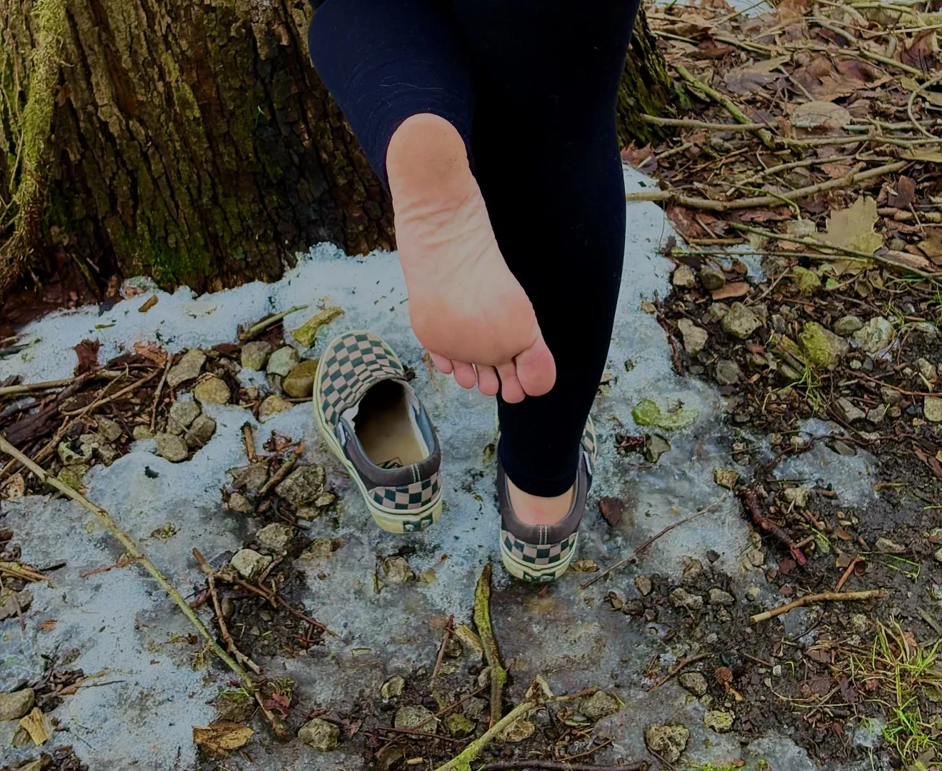 Do you like admiring feet in public? posted by LizzyAnonymous